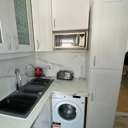 A La Porte De Paris